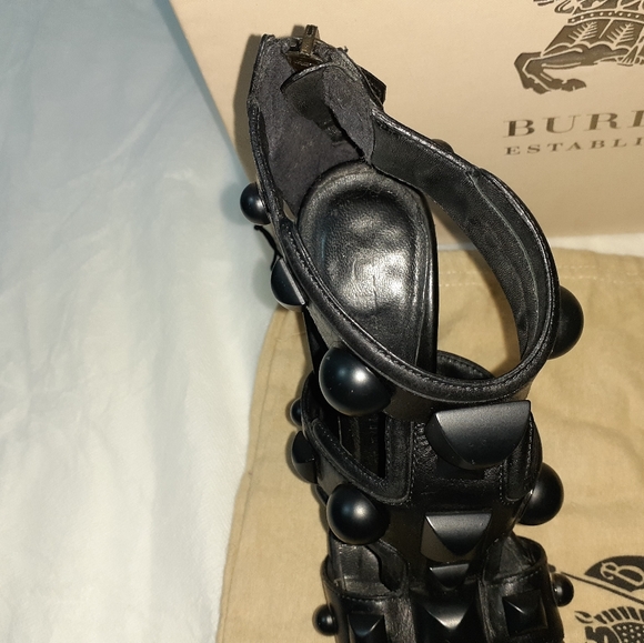 Burberry Heels - Picture 2 of 4